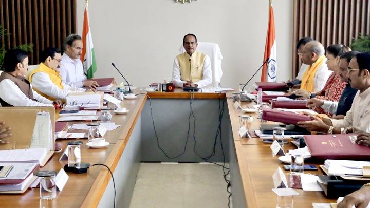 प्रधानमंत्री उज्ज्वला योजना की कनेक्शनधारी बहनों को गैस रिफिल 450 रूपये में उपलब्ध कराने का निर्णय